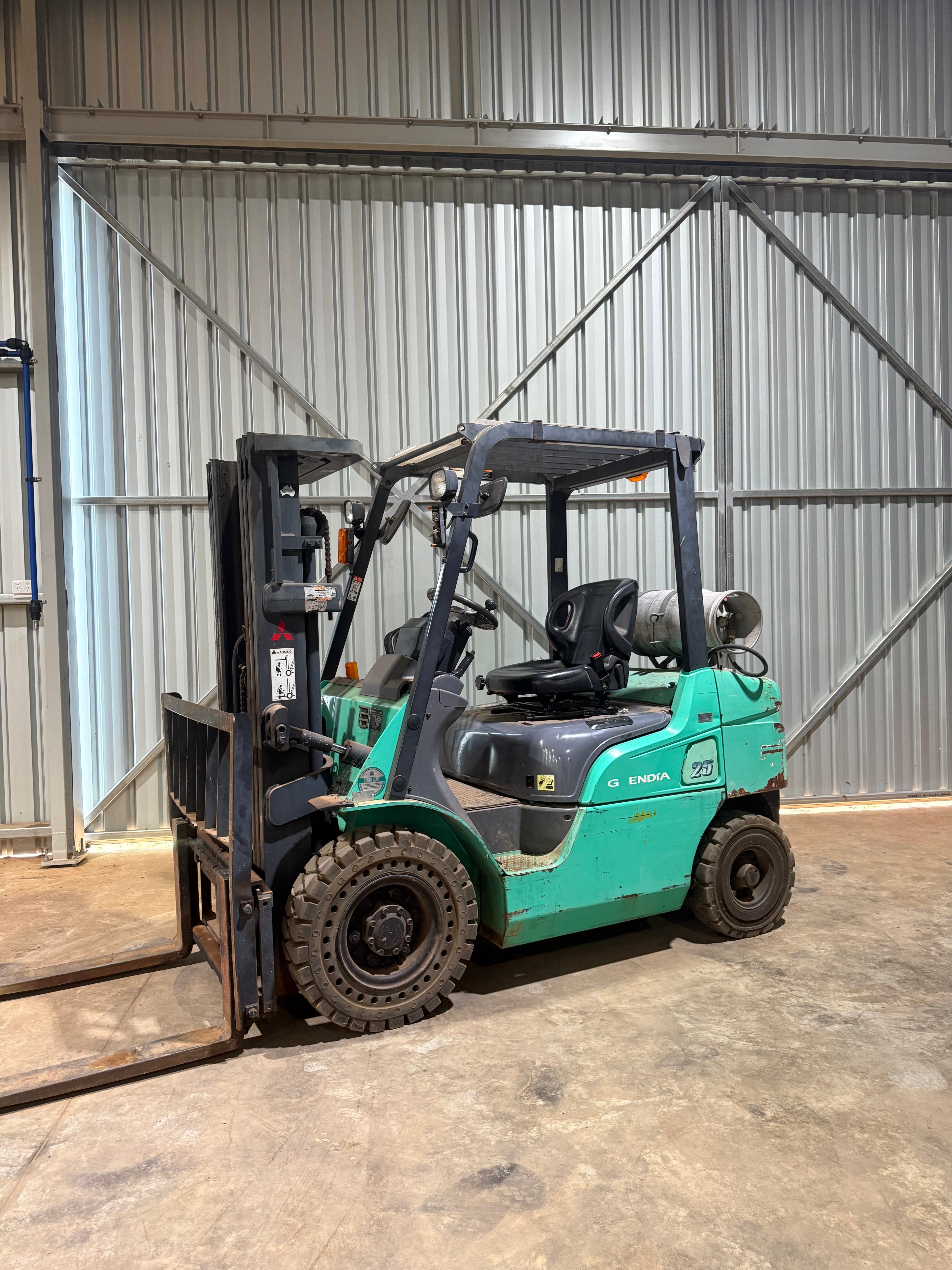 2005 Mitsubishi FG25N Forklift