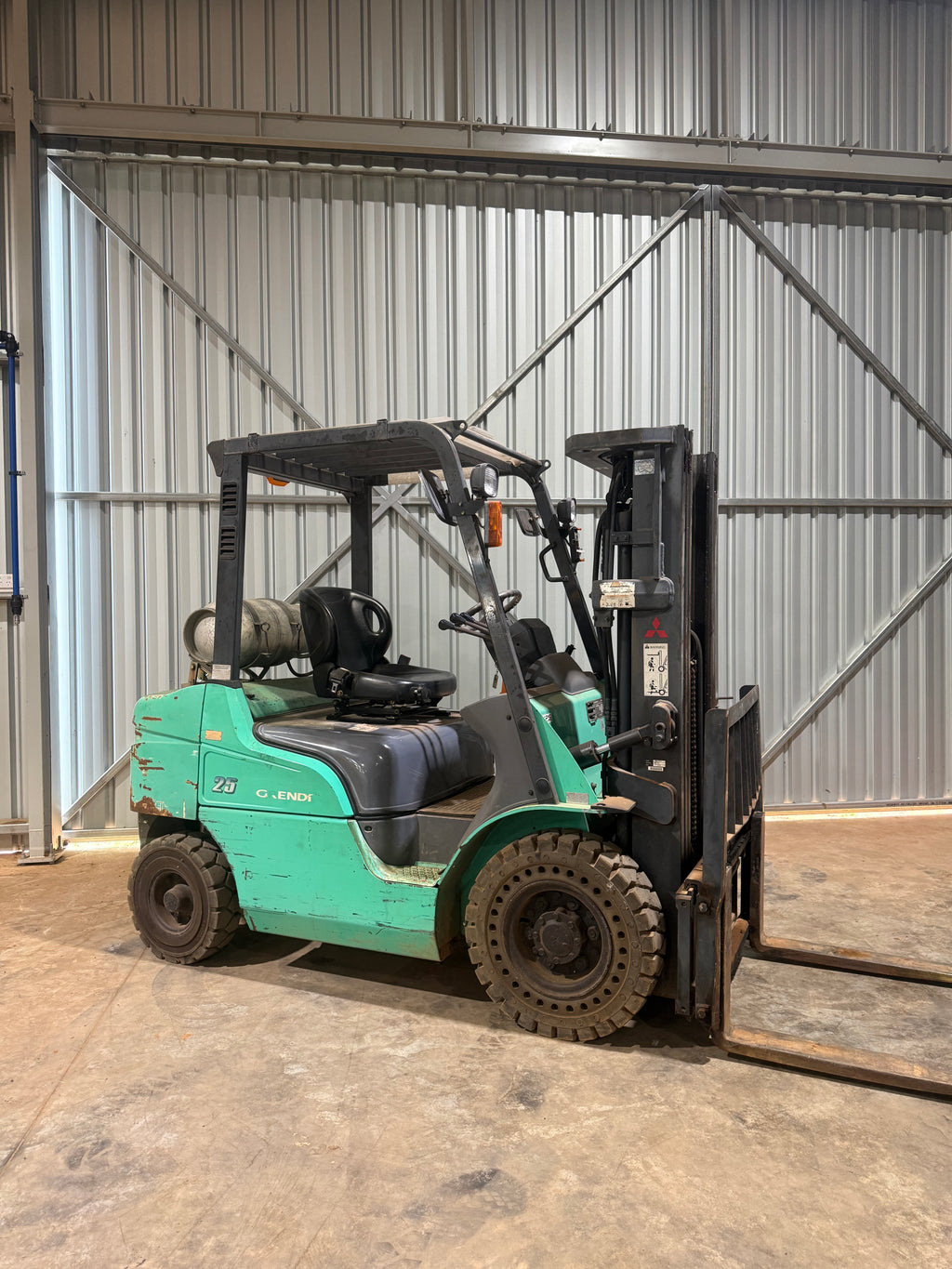 2005 Mitsubishi FG25N Forklift