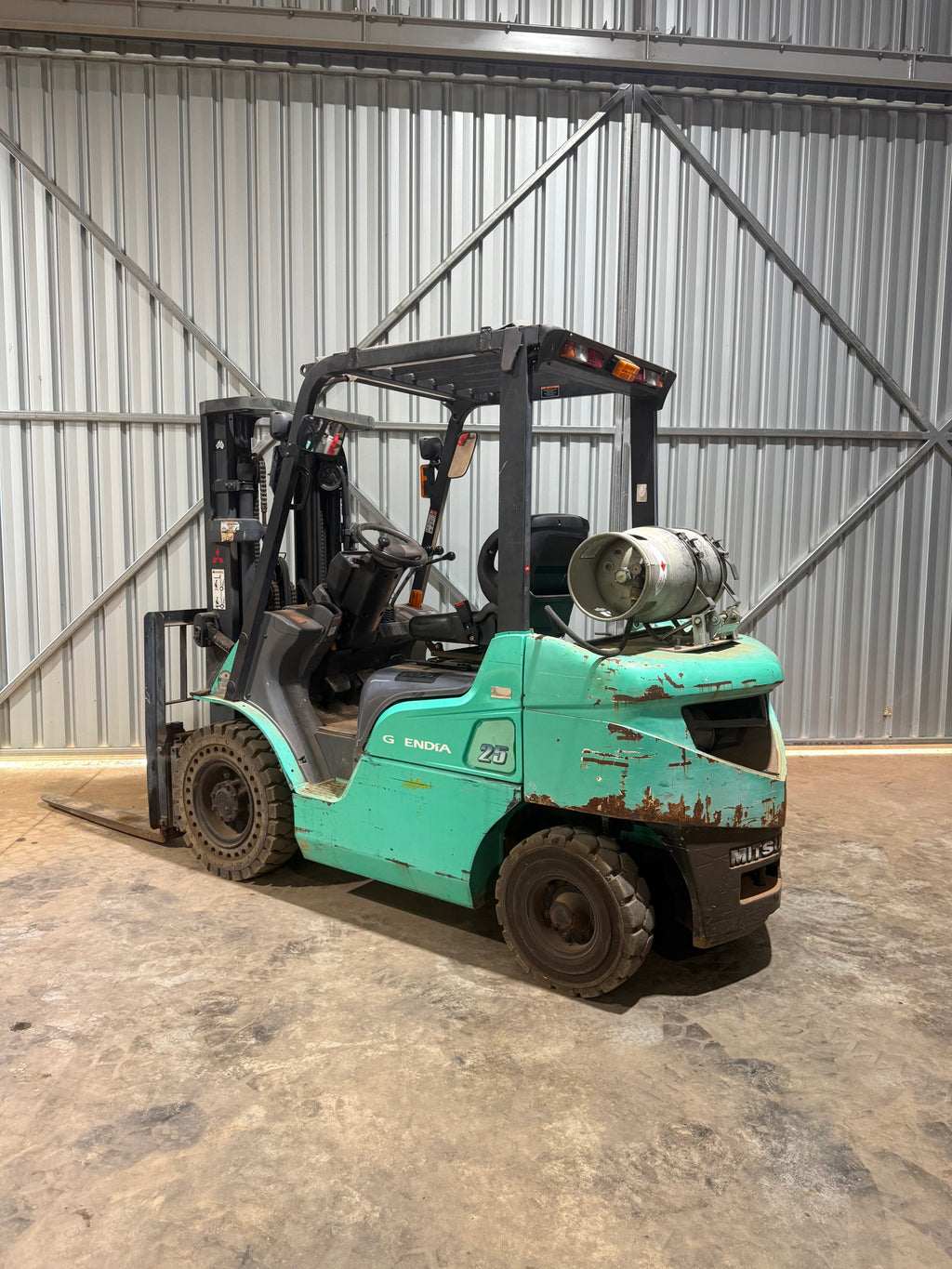 2005 Mitsubishi FG25N Forklift