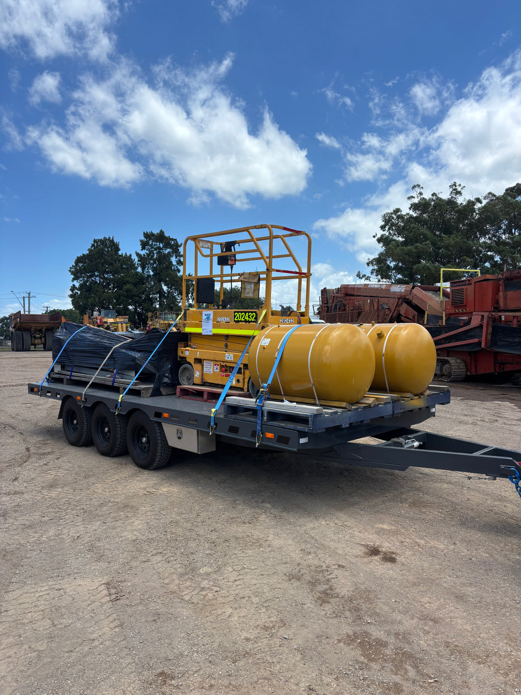 2026 CVHI Tri-axle Flat Top Trailer 4.5t ATM