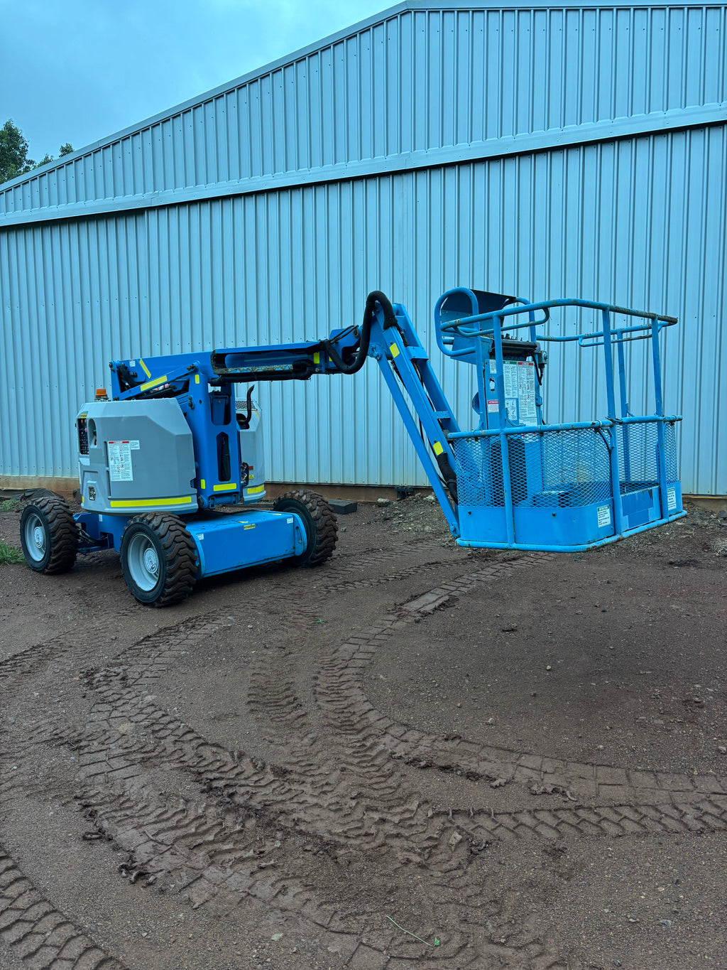 2016 Genie 4x4 EWP Z34/22 Diesel Knuckle Boom Lift