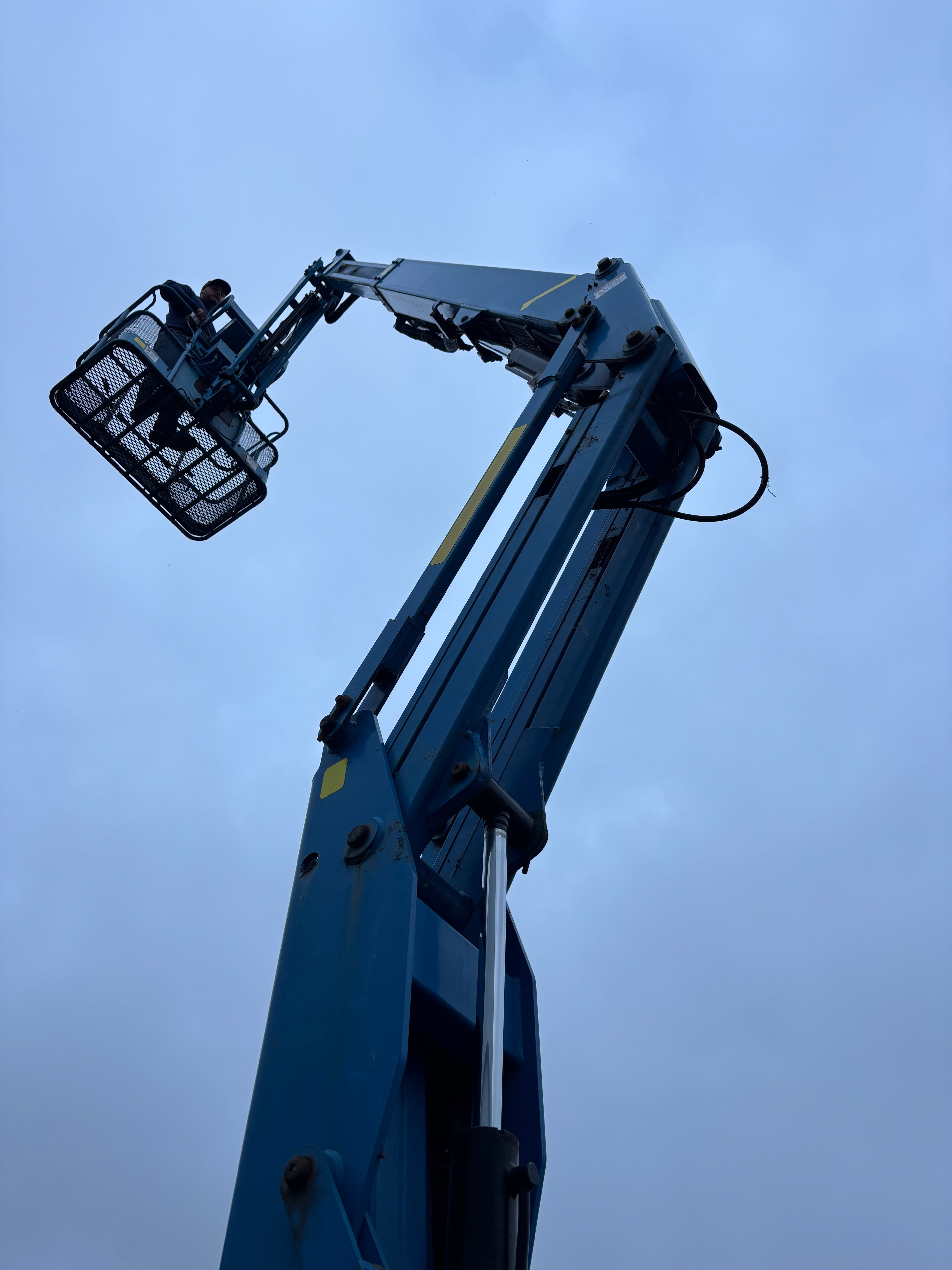 2016 Genie 4x4 EWP Z34/22 Diesel Knuckle Boom Lift